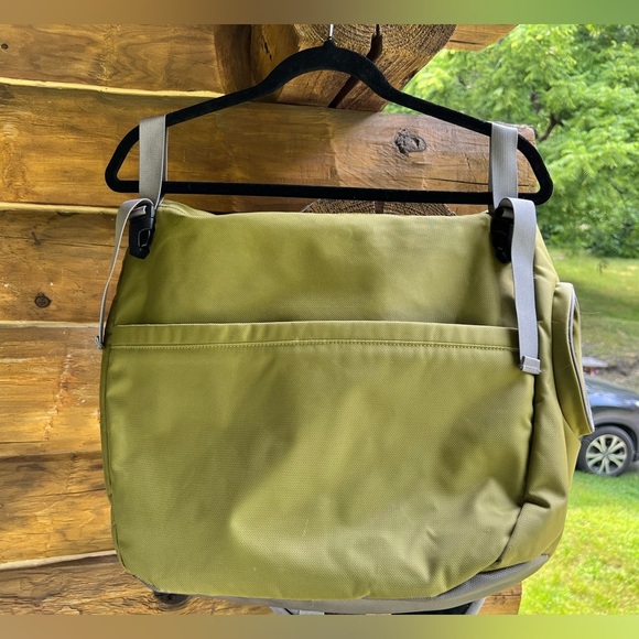 Go GaGa Messenger/Diaper Bag - Picture 3 of 13